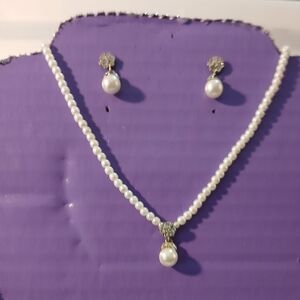 NWOT Elegant Pearl Necklace and Earring Set